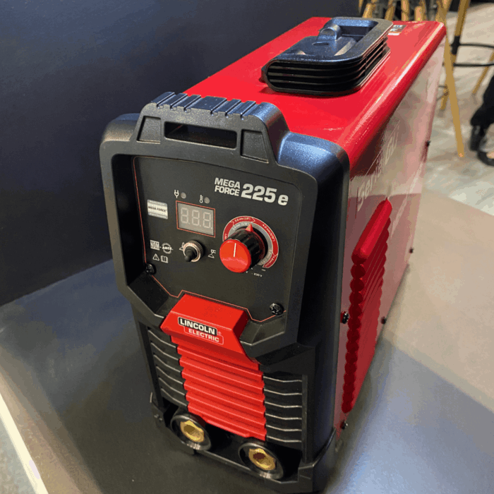 Soldadora Lincoln Mega Force 225 GLi 255 Amp - Alta Eficiencia y Tecnología IGBT