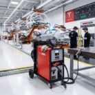 Soldadora MIG Cebora Jaguar E 200 MD con doble arrastrahilo. Homologación de marcas: Tesla y Toyota.