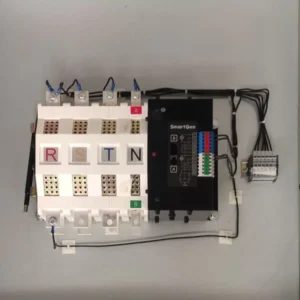Interruptor de 4 polos del Evans ATS160A4P-M fuera del gabinete, con sus polos R, S, T y N